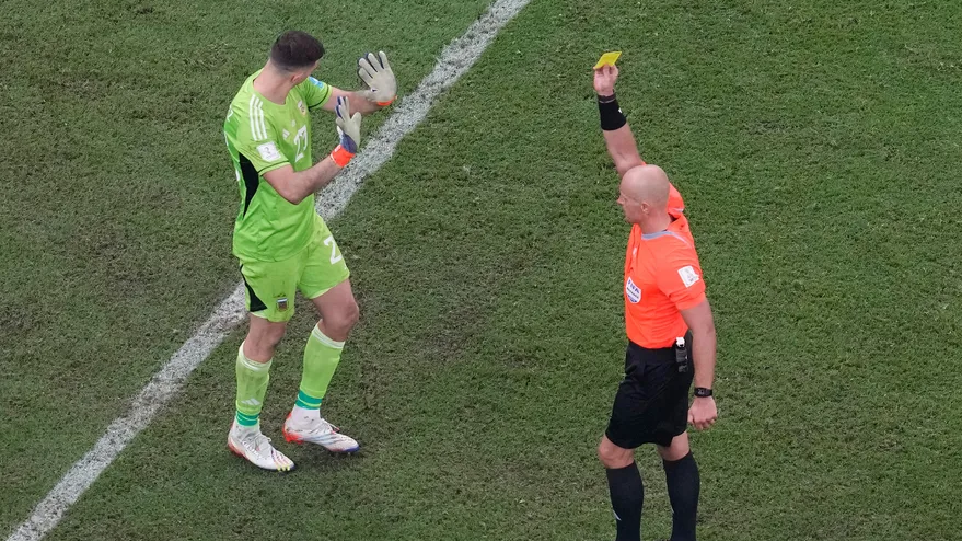 Cambios en el fútbol: la regla “Dibu Martínez” ya es oficial | Deportes