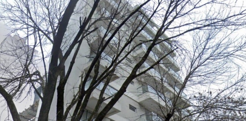 Horror en La Plata: discutió con su pareja y se tiró por la terraza del edificio | Actualidad