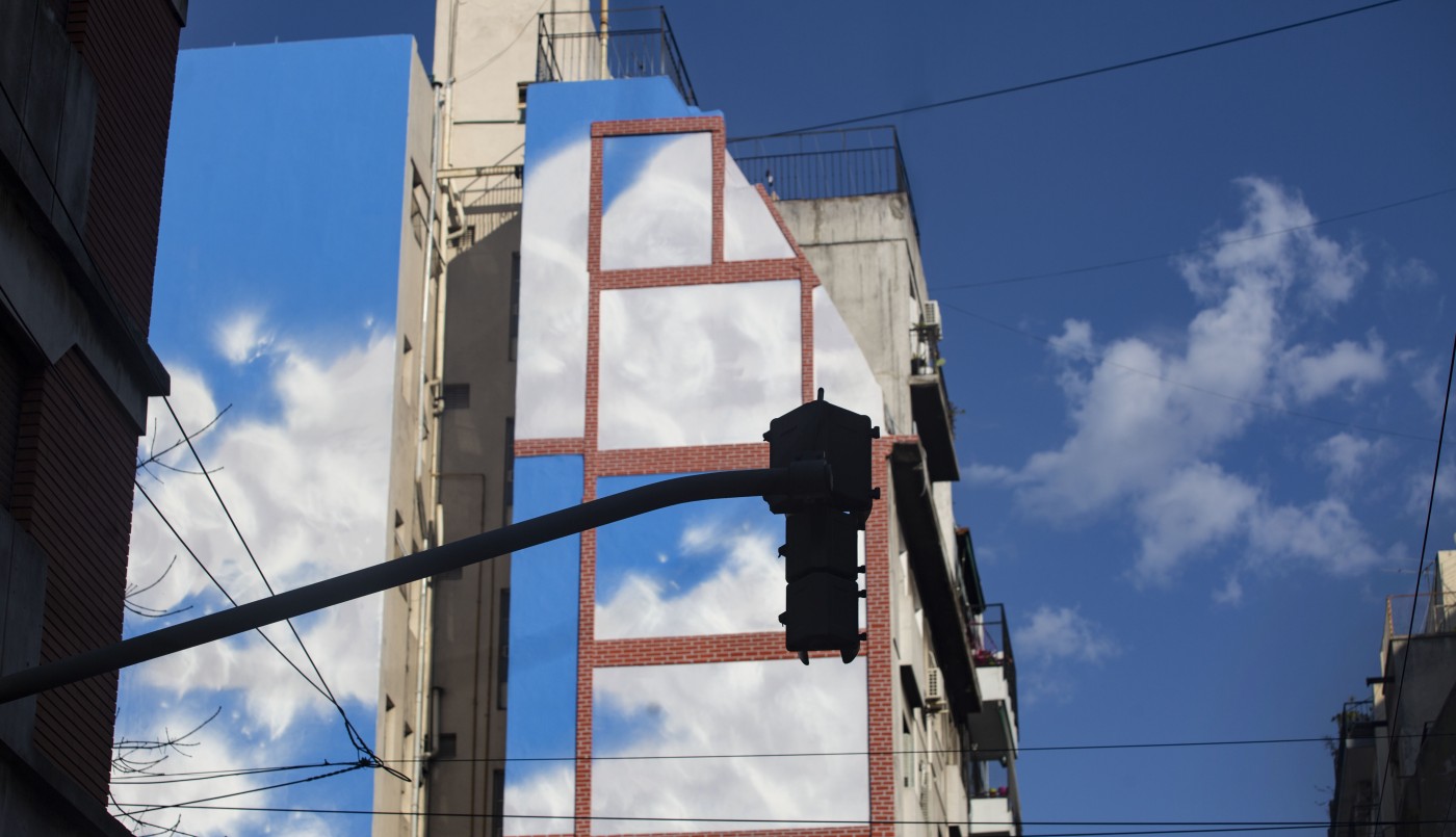 Un mural de un intenso cielo azul sorprende en Independencia y Piedras, del artista Jorge Pomar | Actualidad