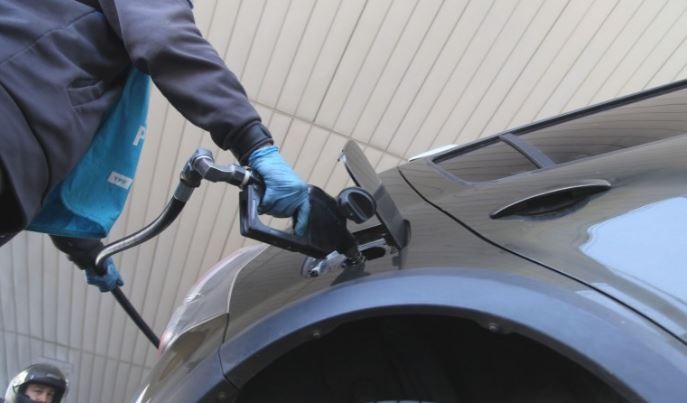 Las petroleras adelantaron una semana la suba del 4,5% en combustibles | Economía