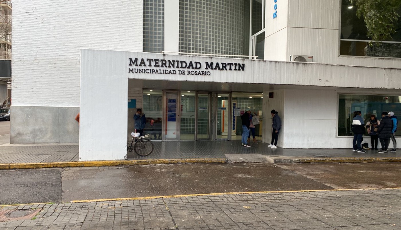 Horror en Rosario: dio a luz a su bebé en un baño y la intentó matar a puñaladas | Actualidad