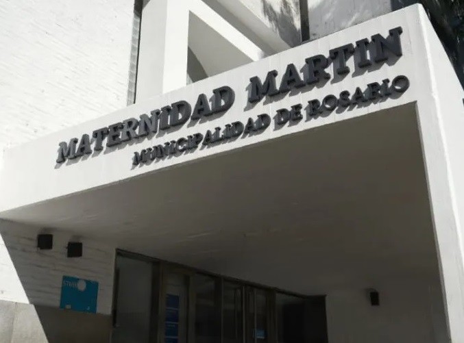 Murió la beba apuñalada por su madre adolescente tras dar a luz en un baño | Actualidad