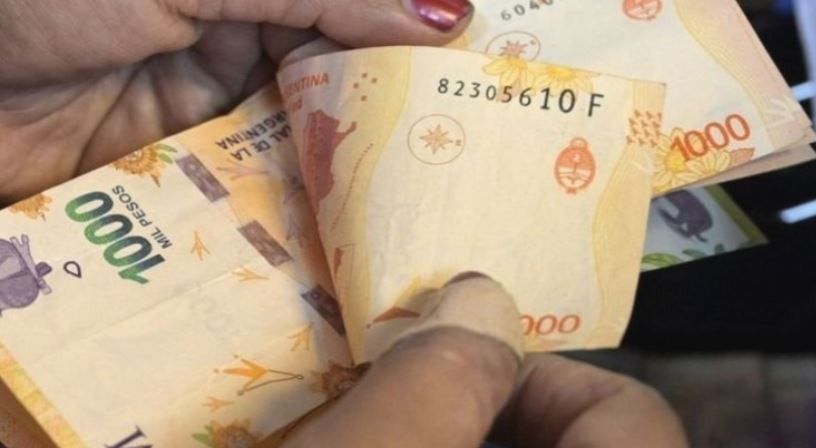 El salario mínimo pasará a ser de $105.500 en julio y llegará a $118.000 en septiembre | Economía