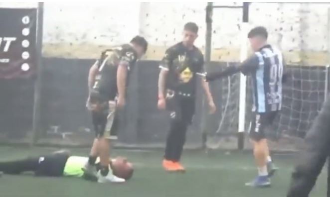 Brutal agresión a un árbitro durante un torneo de fútbol amateur | Deportes