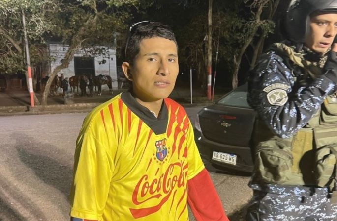 Detuvieron a un hincha de Barcelona de Ecuador por arrojar una bengala a la tribuna de Estudiantes | Deportes