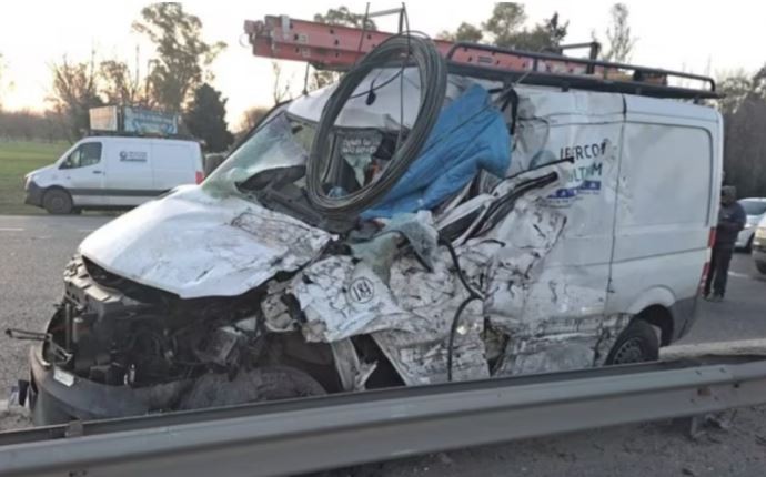 Fatal accidente en el Camino Buen Ayre: una camioneta se cruzó de carril y mató a otro conductor | Actualidad