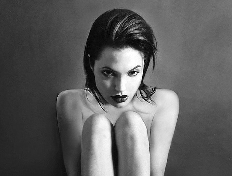 Angelina Jolie a los 20 años: desnuda y muy flaca | Espectáculos