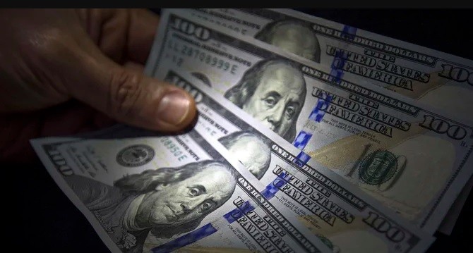 El dólar blue, otra vez en alza: sube $9 | Economía