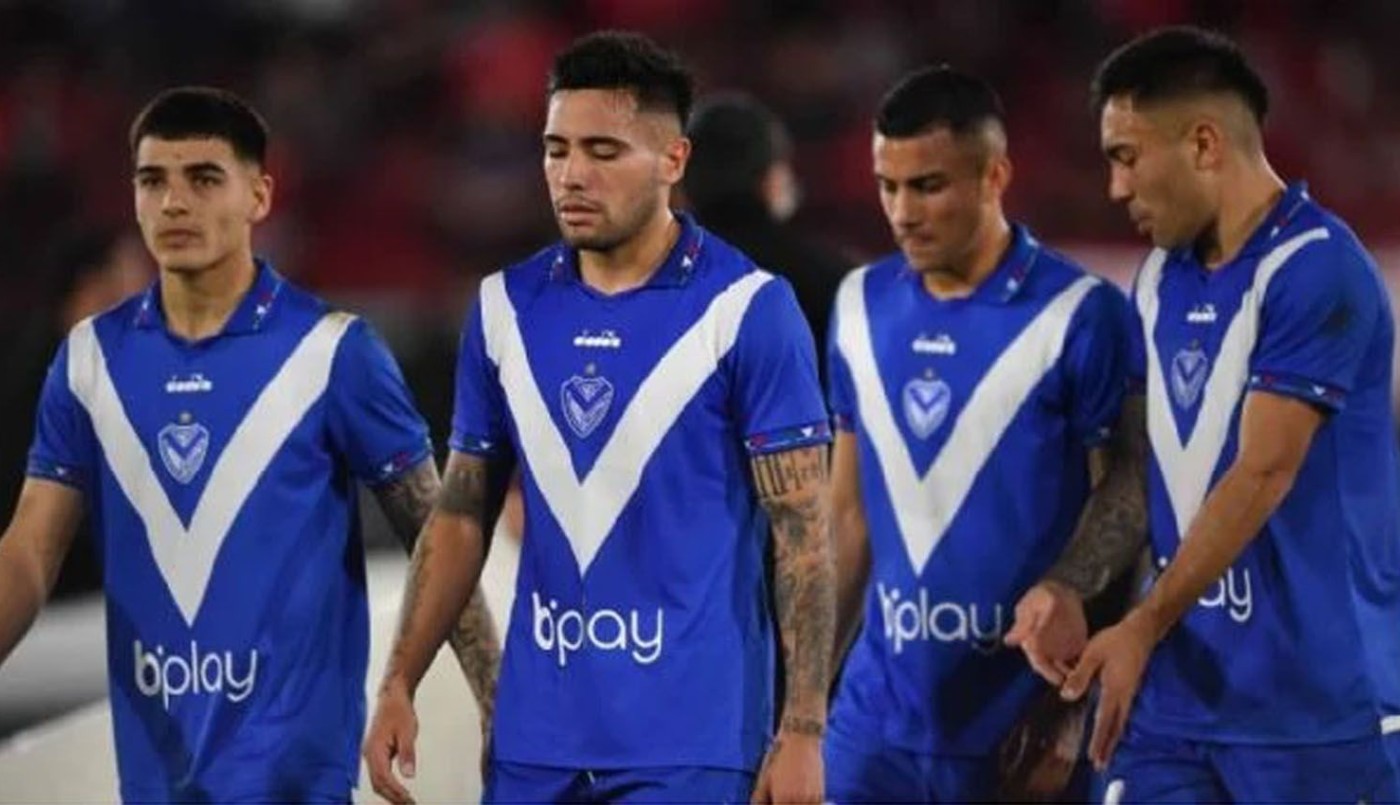 Jugadores de Vélez fueron agredidos por la barra tras la derrota con Huracán | Deportes