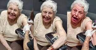 Video: tiene 91 años y decidió tatuarse con sus bisnietos | Actualidad