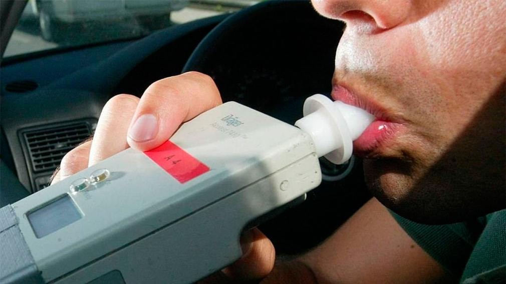 Italia probará un plan de taxis gratis para quienes superen el límite de alcohol al salir de bailar | Internacionales