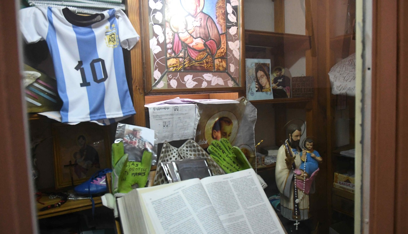 Misa, bendiciones, música y fuegos artificiales en Liniers en la vigilia de San Cayetano | Actualidad