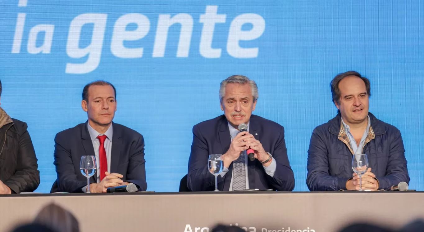 Alberto reapareció, pidió "cuidar la paz social" y anticipó que preparan medidas económicas | Política