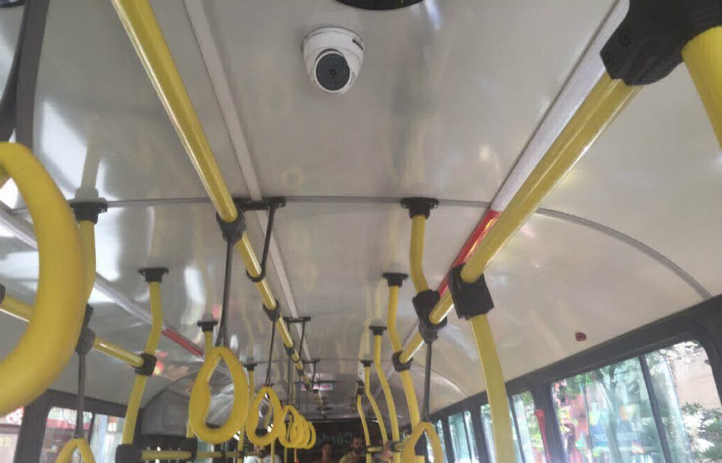 Vidal promulgó la ley que obliga a instalar cámaras en todos los colectivos | Política