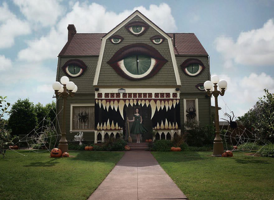 Artista transforma la casa de sus padres en una escenografía de Tim Burton | Curiosidades