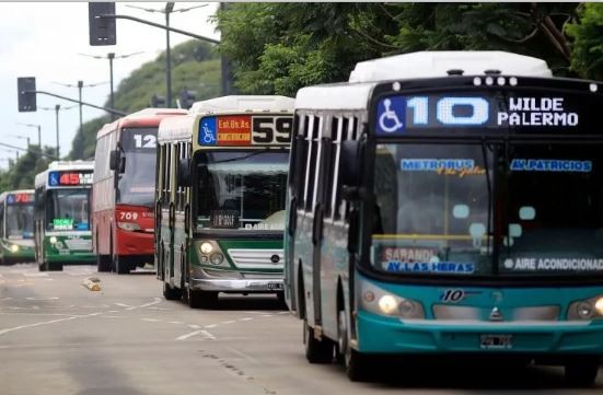 Congelarían el boleto de colectivos y trenes en AMBA hasta después de las elecciones | Economía