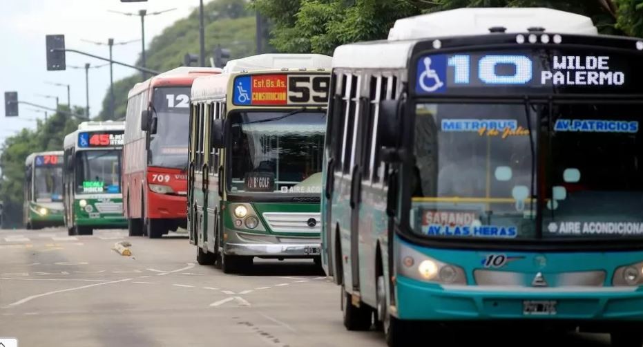 Ministro de Transporte bonaerense dice que con economía dolarizada un pasaje de colectivo costaría $ 6.000 | Economía