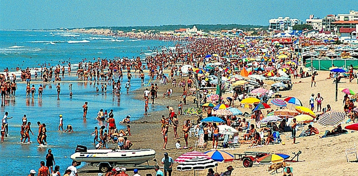Verano 2024: cuánto cuesta alquilar una carpa en Villa Gesell y el partido de La Costa | Economía