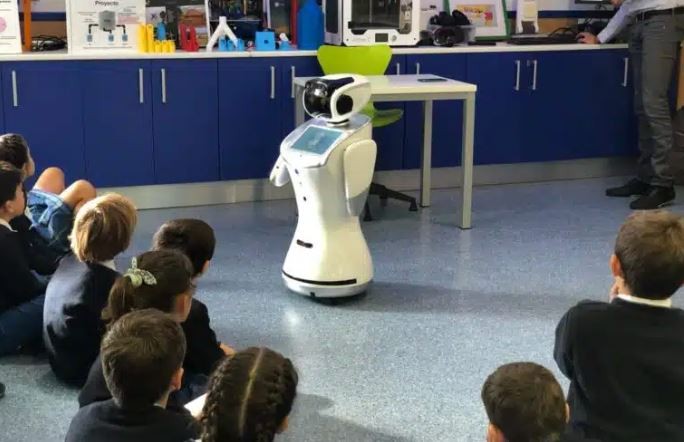 Robots para combatir el ausentismo escolar en Japón | Internacionales