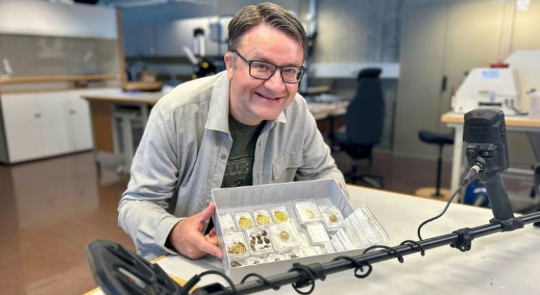 Un arqueólogo aficionado halla "el descubrimiento de oro del siglo" en Noruega por casualidad | Internacionales
