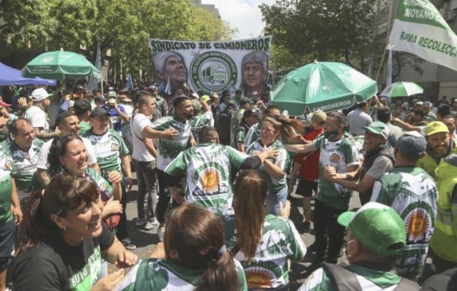 Sindicatos se movilizan al Ministerio de Economía en respaldo al proyecto de Massa sobre Ganancias | Política