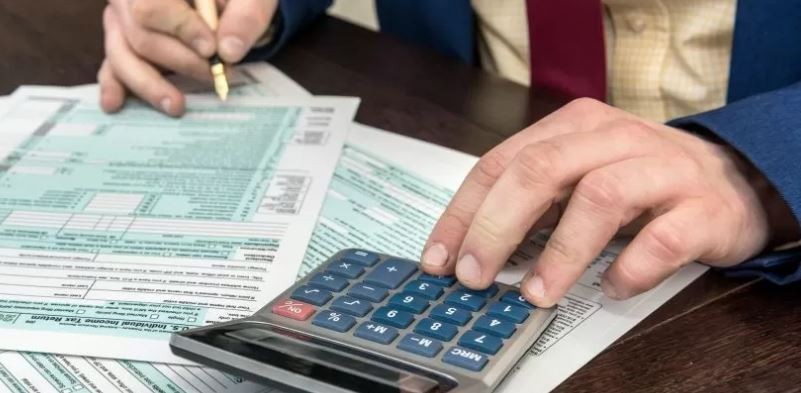 Suba del piso de Ganancias: cómo afecta a los jubilados y a los que cobran asignaciones familiares | Economía