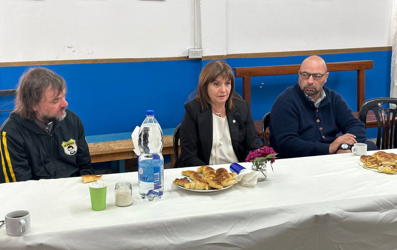 Bullrich se reunió con curas villeros: la visita del Papa Francisco como tema central | Política