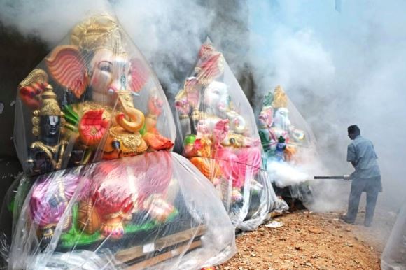 Alerta en India: cierran escuelas y oficinas en un estado para frenar el avance de un virus mortal | Internacionales