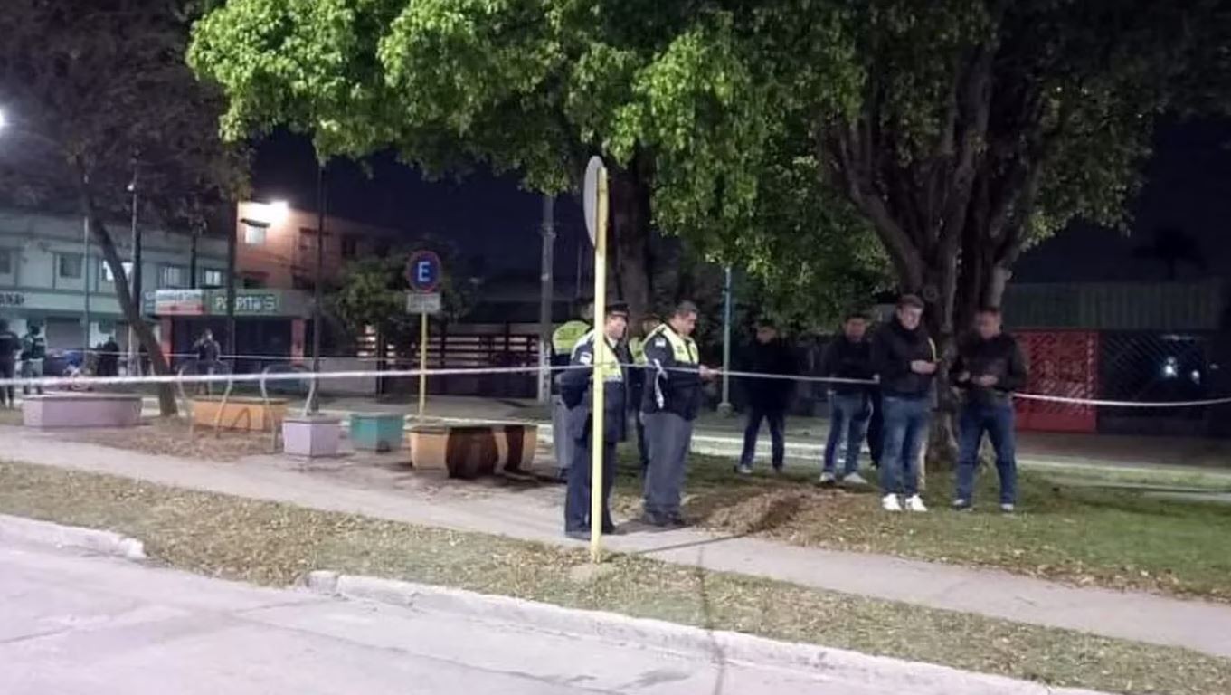 Policía se resistió a tiros a un asalto: mató a dos ladrones y a un inocente que estaba haciendo ejercicios | Actualidad