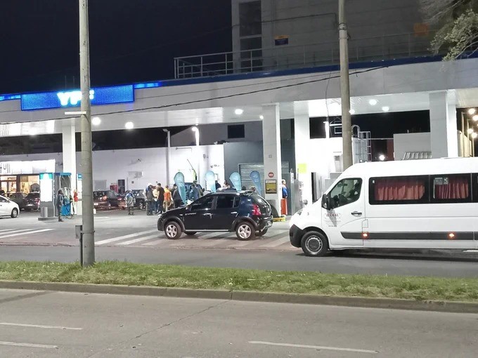 Rosario: Balearon una estación de servicio cuando salían 40 alumnos de viaje de estudios | Actualidad