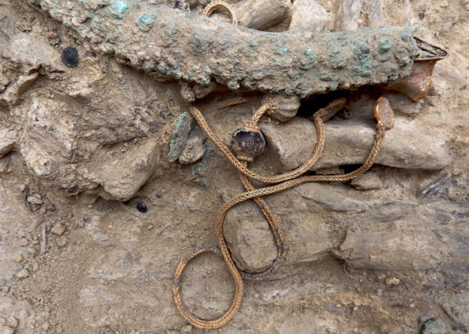 Hallaron una tumba de un guerrero de la antigua Grecia lleno de tesoros | Curiosidades