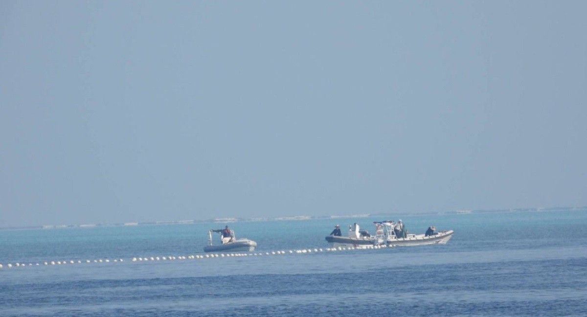 Filipinas denunció la instalación de una barrera flotante china en aguas en disputa | Internacionales