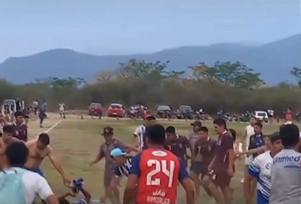 Video: Terminaron a las piñas en un partido de fútbol de una liga local de Salta | Deportes