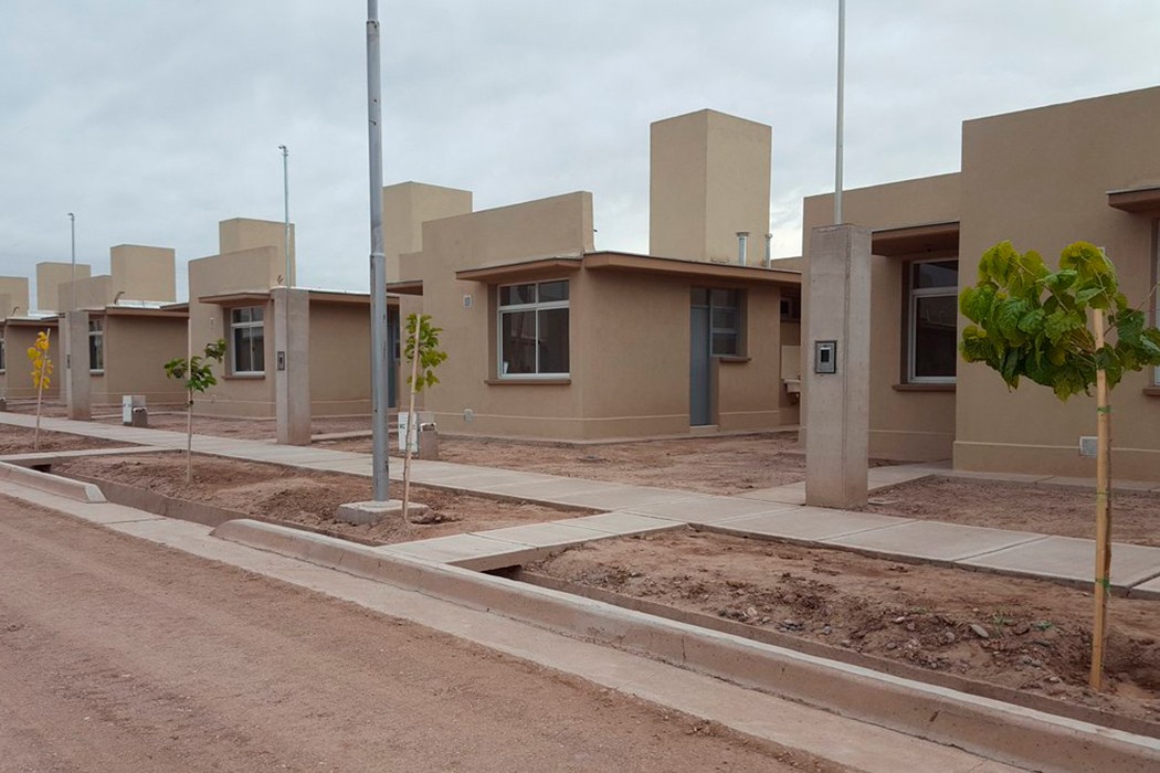 Simulaba tener contactos en el gobierno y estafaba prometiendo viviendas sociales a cambio de dinero | Actualidad