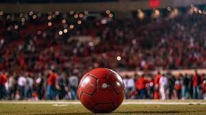 La Liga B del fútbol italiano jugará con una pelota roja para recordar la violencia contra la mujer | Deportes