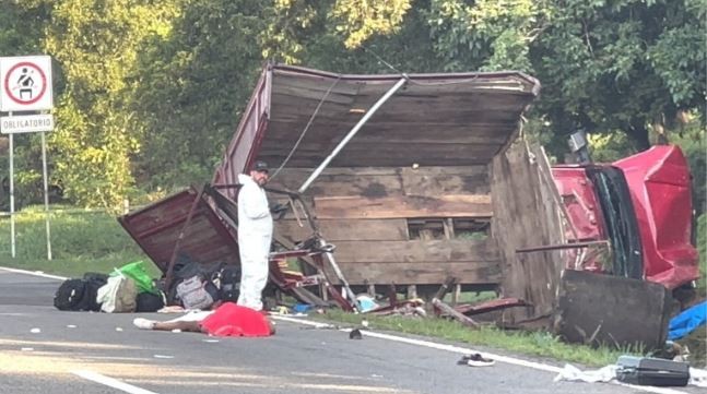 Murieron al menos 10 migrantes cubanas al volcar un camión en una ruta de México | Internacionales