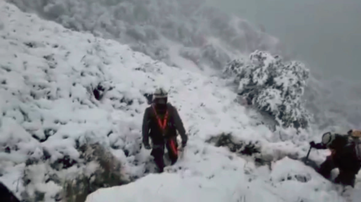 Quejas en Catamarca por el trato que recibieron los bomberos que rescataron a la comitiva presidencial | Política