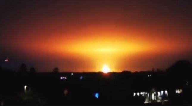 Una impresionante explosión iluminó el cielo en Oxford con una bola de fuego | Internacionales