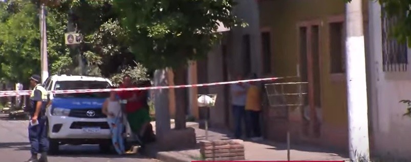 Discutió con el padre, lo asesinó a golpes, sacó el cuerpo a la vereda y se atrincheró | Actualidad