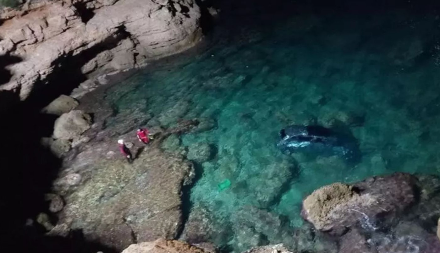 España: un auto "voló" al mar por un acantilado y se abrió una causa por homicidio | Internacionales