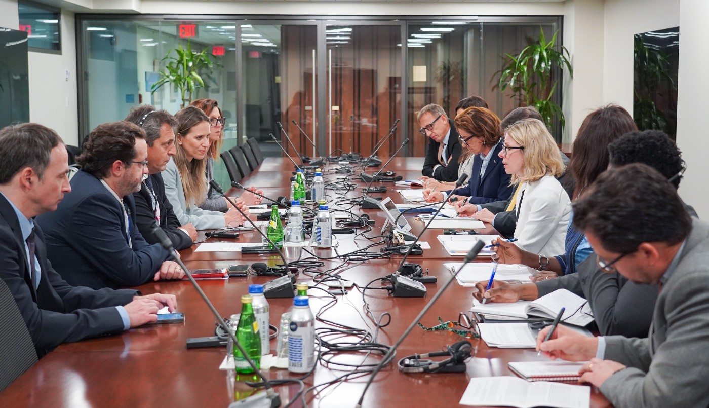 El Banco Mundial pide más ajuste fiscal en la Argentina y avizora más recesión este año | Economía