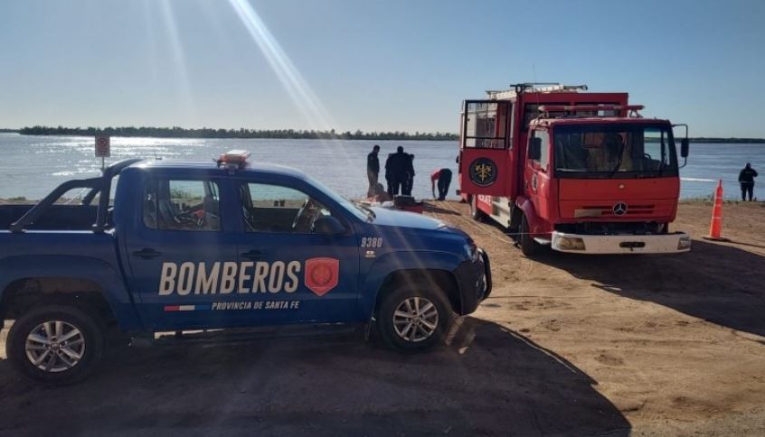 Pareja circulaba por la costanera y su auto tuvo un desperfecto: cayeron al río Paraná y hay un desaparecido | Actualidad