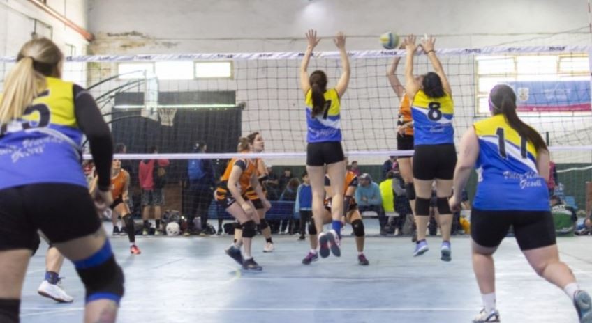 Escándalo en el voleibol: cayó un empresario que organizaba torneos por filmar a nena de 10 años en el baño | Actualidad