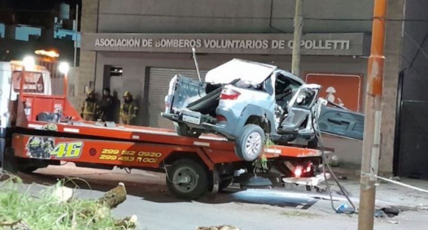 Tres jóvenes murieron al embestir un poste y un árbol en Cipolletti | Actualidad