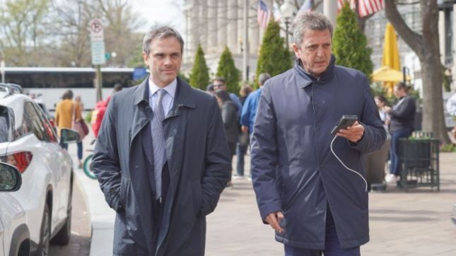 Massa prepara más allanamientos para contener el dólar blue | Economía