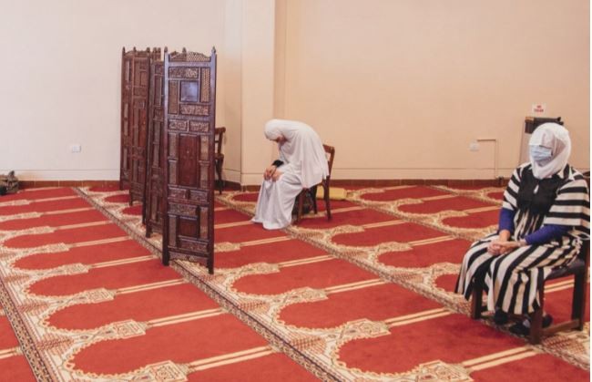 Fallo inédito: una mujer podrá rezar en una mezquita en el mismo espacio que los varones | Actualidad