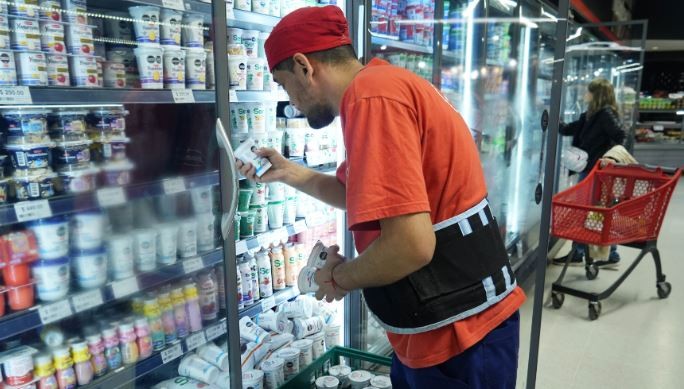 La canasta básica aumentó 12,2% en septiembre y una familia necesitó $319.422 para no ser considerada pobre | Economía