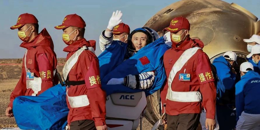 Tres astronautas chinos regresaron de una misión "exitosa" en una estación espacial | Internacionales