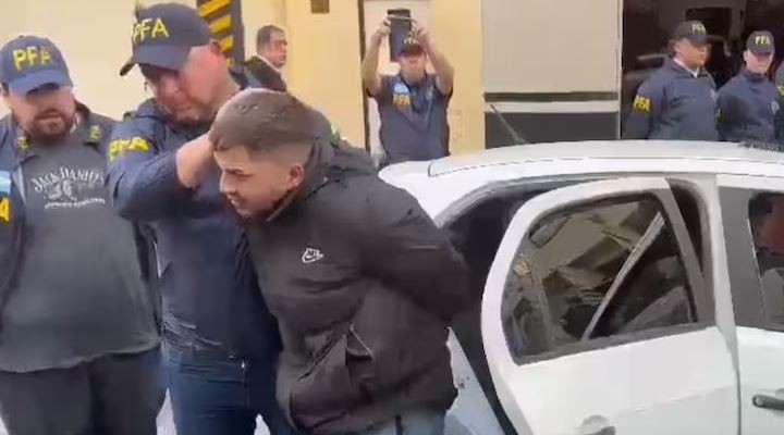 "Cuando vos jugabas con las muñecas, yo tenía 15 muertos encima", las amenazas de Chaki Chan a una policía | Actualidad