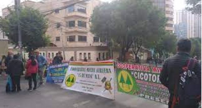 La Paz bloqueada por segundo día por mineros cooperativistas | Internacionales